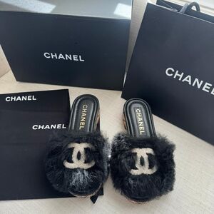 CHANEL Black Faux Fur CC Logo Slide Sandals with Cream Logo